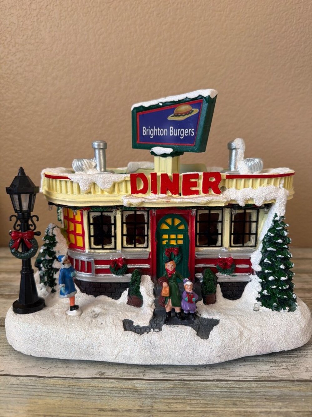 2022 Carole Towne Brighton Burgers Diner 2022 LED Musical Animated Village w/Box